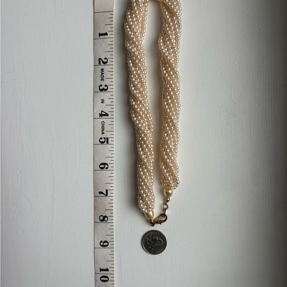 Elegant Pearl Twist Necklace - Picture 2 of 3